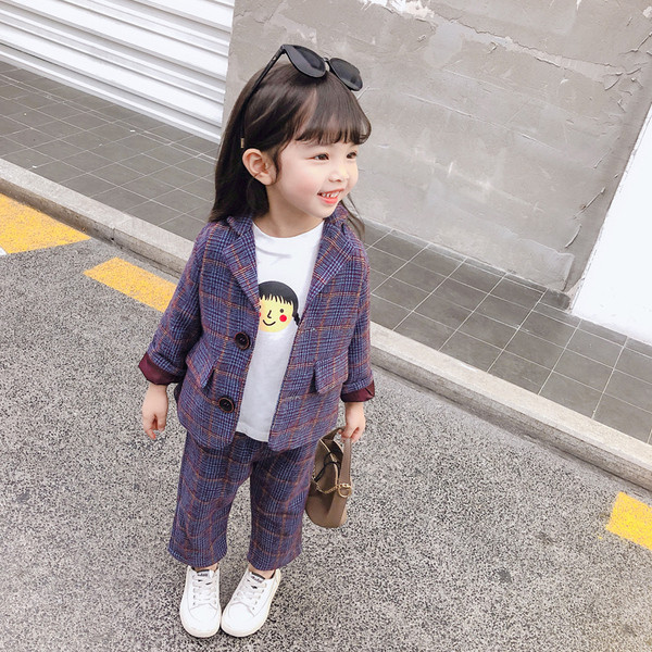 Costum pentru copii în carouri pentru fete în mov