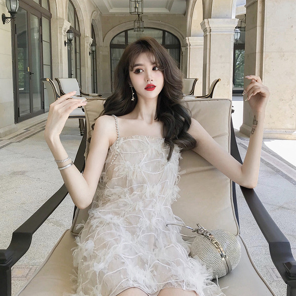 Rochie eleganta de dama din pietre albe si decorative