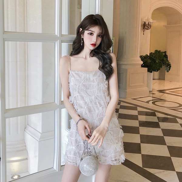 Rochie eleganta de dama din pietre albe si decorative