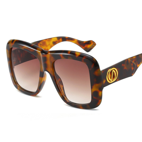 Ochelari moderni de dama cu rama din plastic si lentile patrate