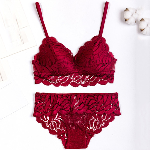 Set de lenjerie elegantă din dantelă în patru culori