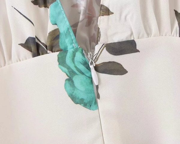 Bluză de damă cu mâneci scurte și model floral