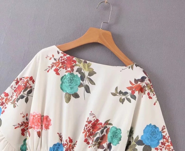 Bluză de damă cu mâneci scurte și model floral