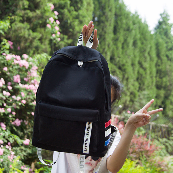 Rucsac pentru femei de zi cu zi cu o inscripție în cinci culori