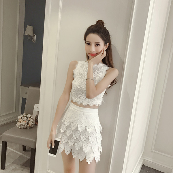 Set modern de fustă și maiou de damă de culoare albă