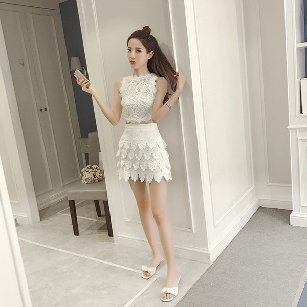 Set modern de fustă și maiou de damă de culoare albă