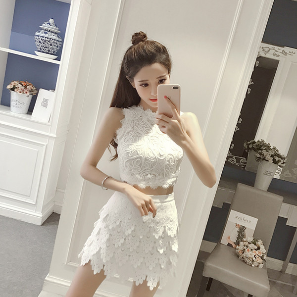 Set modern de fustă și maiou de damă de culoare albă