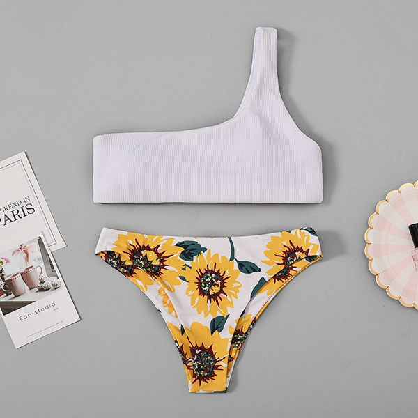 Costum de baie cu model floral in doua culori