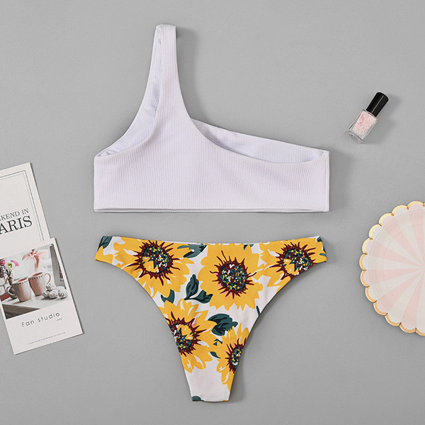 Costum de baie cu model floral in doua culori