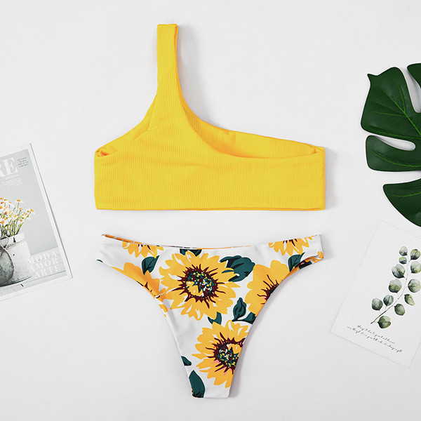 Costum de baie cu model floral in doua culori