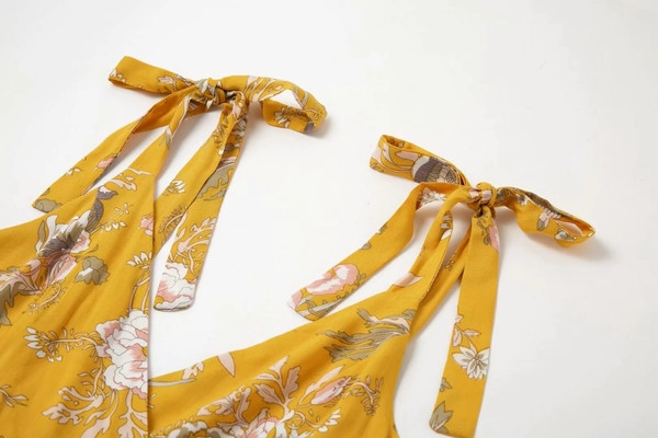 Rochie de dama cu decolteu in V si model floral in galben si maro