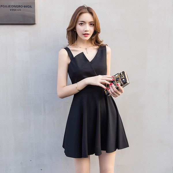 Rochie scurtă modernă de damă în alb și negru