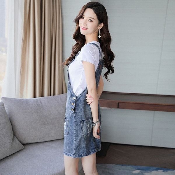 Model nou de rochie din denim cu bretele de culoare albastra