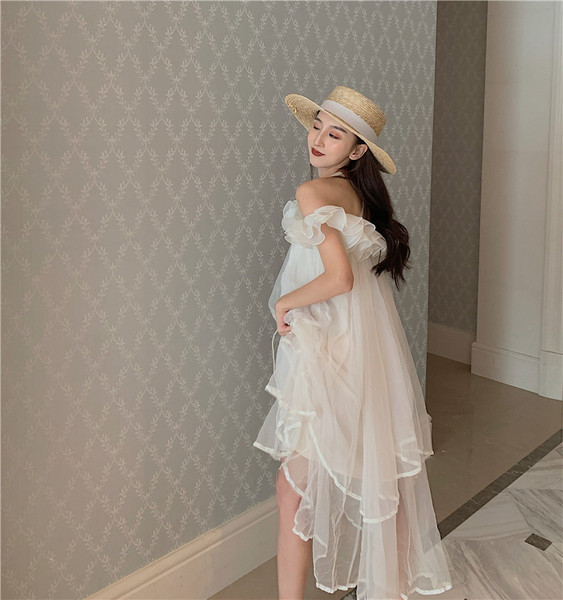 Rochie actuală de damă în alb cu tul