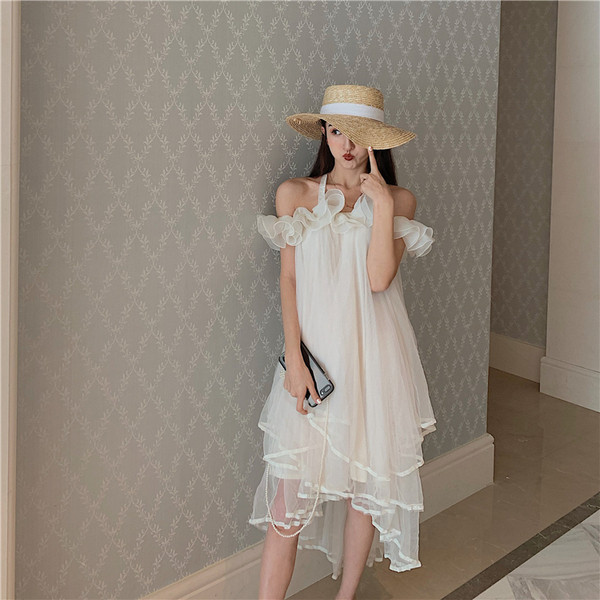 Rochie actuală de damă în alb cu tul