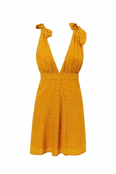 Rochie de damă cu decolteu în V adânc de culoare galbenă