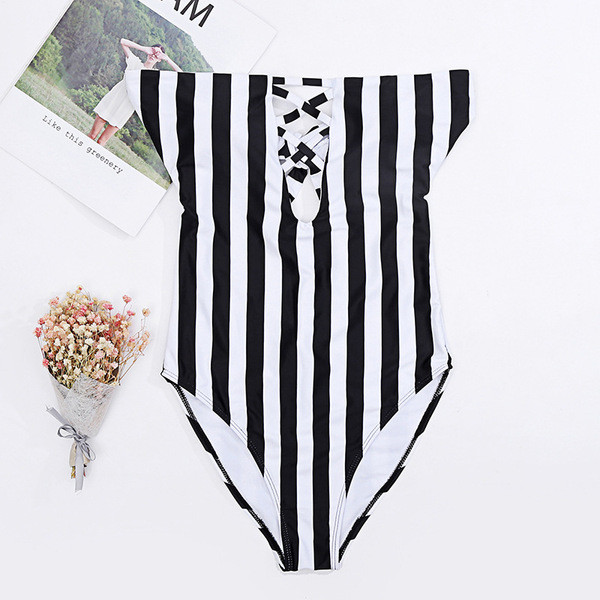 Costum de baie cu dungi alb-negru