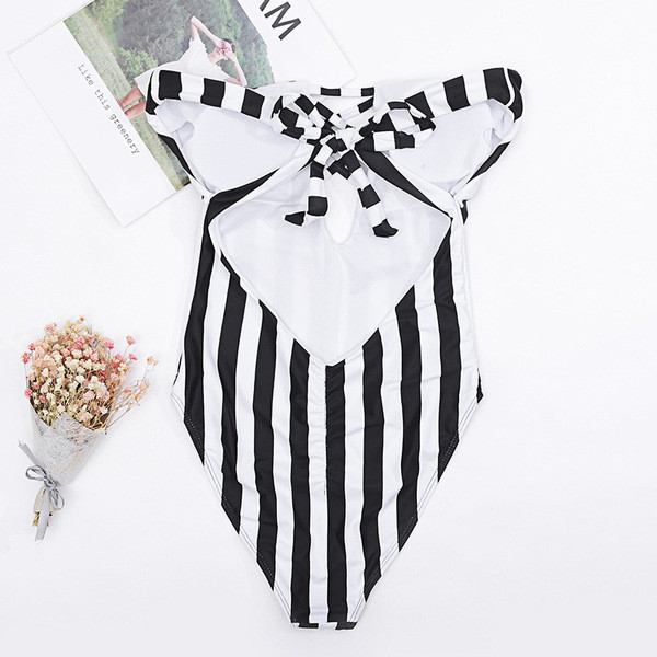 Costum de baie cu dungi alb-negru