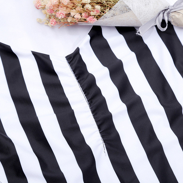 Costum de baie cu dungi alb-negru