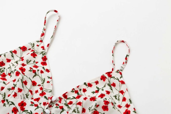 Rochie de dama cu bretele subtiri si decolteu in V - model scurt