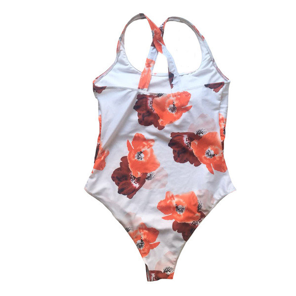 Costumul de baie complet modern în alb cu model floral