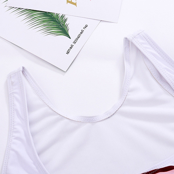 Costum de baie modern din două piese alb cu aplicații colorate