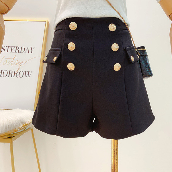 Pantaloni scurți moderni de damă cu nasturi în alb și negru