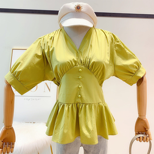 Cămașă de damă cu decolteu în V și mâneci scurte