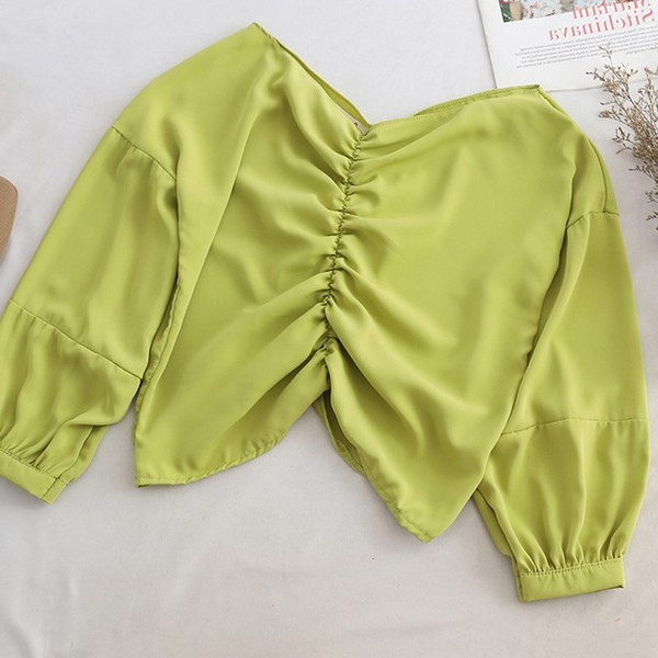 Bluză de damă elegantă cu decolteu în V în verde, roz, alb și negru