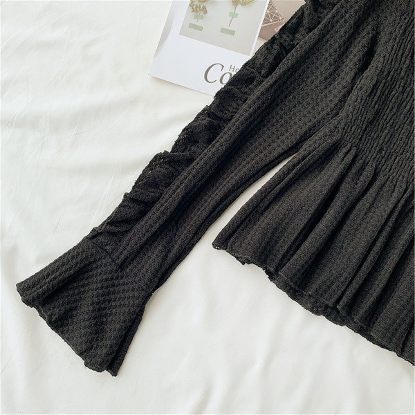 Bluză de damă elegantă cu umerii goi, în alb și negru