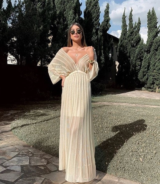 Rochie elegantă de damă cu mâneci căzute în alb