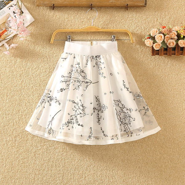 Fusta de dama actuala in trei culori cu broderie