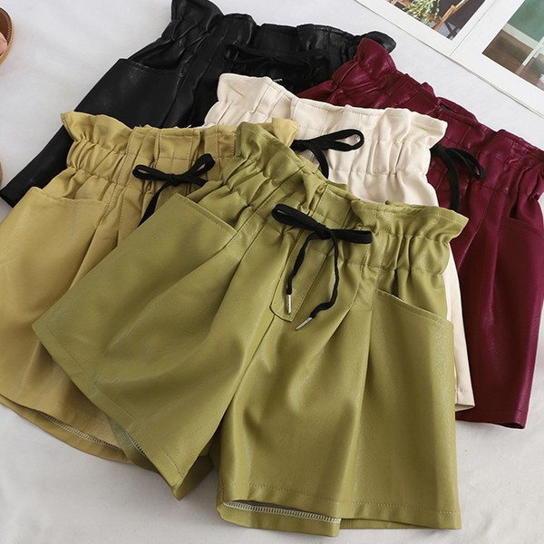 Pantaloni scurti eleganti de dama cu buzunare si talie inalta