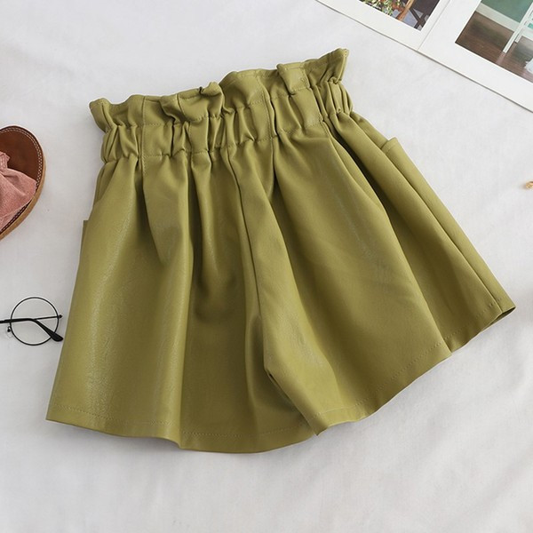 Pantaloni scurti eleganti de dama cu buzunare si talie inalta