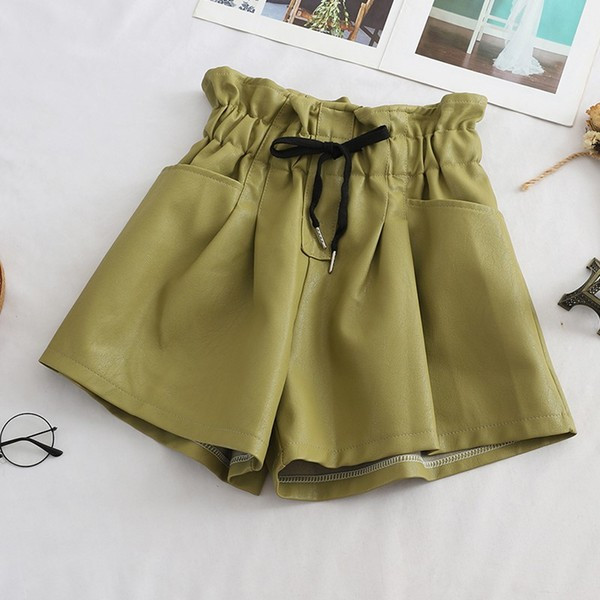 Pantaloni scurti eleganti de dama cu buzunare si talie inalta