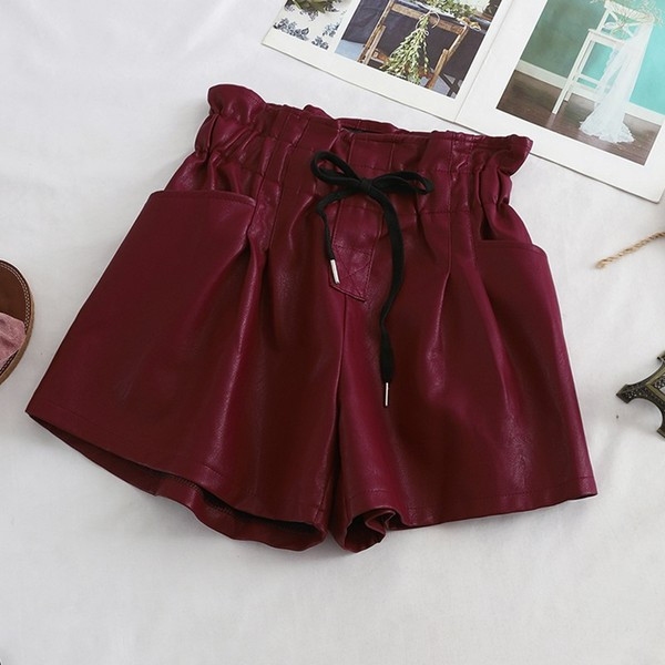 Pantaloni scurti eleganti de dama cu buzunare si talie inalta