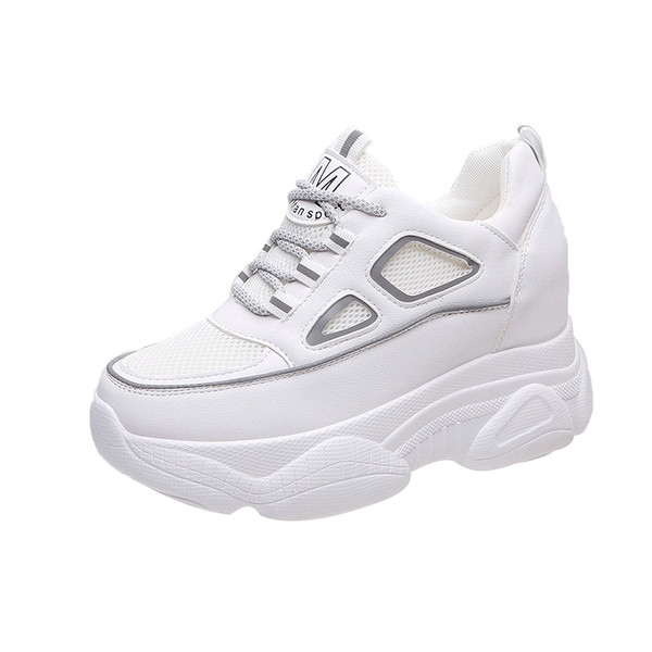 Adidasi sport de dama cu talpa aspra in alb si bej