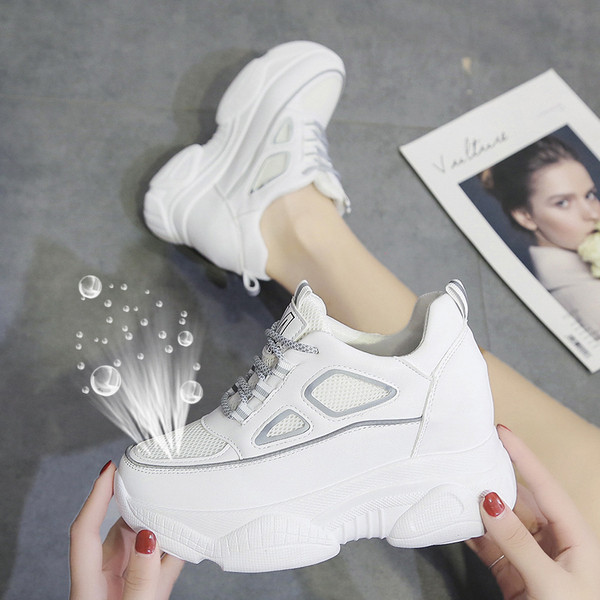 Adidasi sport de dama cu talpa aspra in alb si bej