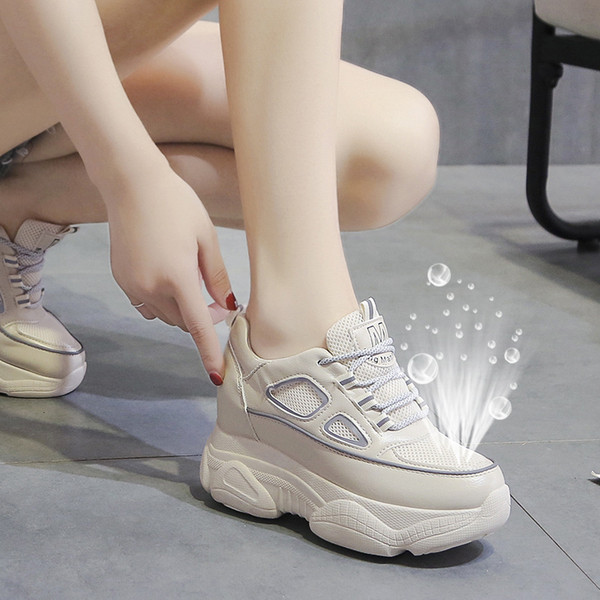 Adidasi sport de dama cu talpa aspra in alb si bej