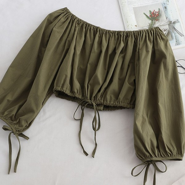 Bluză de damă modernă cu umerii goi în verde, negru și bej