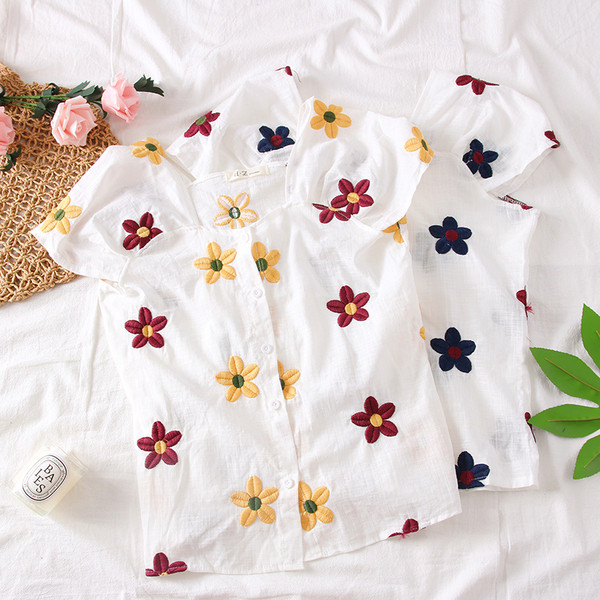 Aktuális női ing fehér színben, hímzéssel