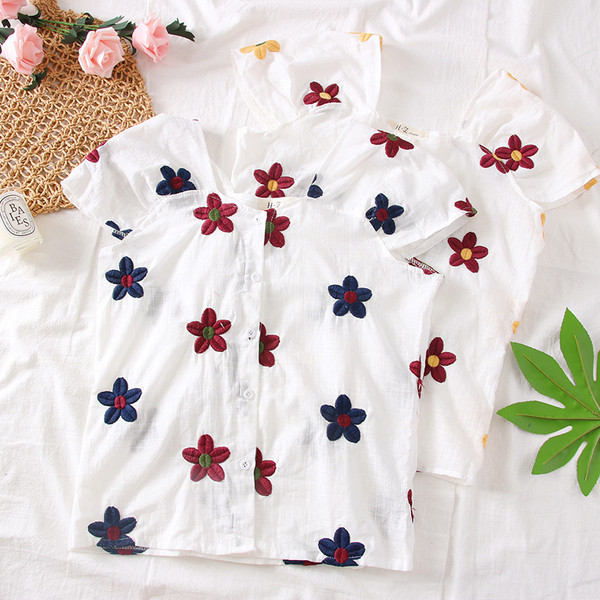 Aktuális női ing fehér színben, hímzéssel