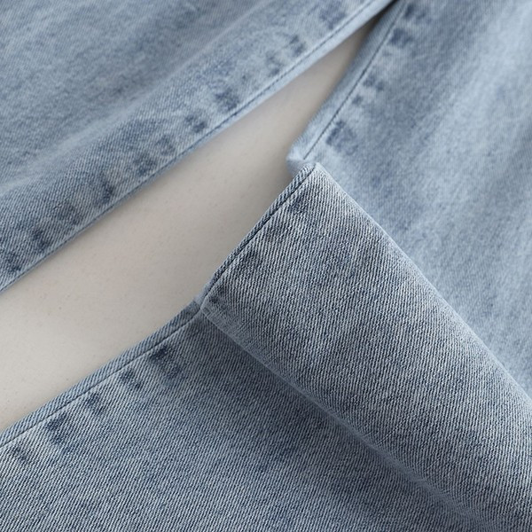 Női egyenes modell farmernadrág, kék színű hasítékkal