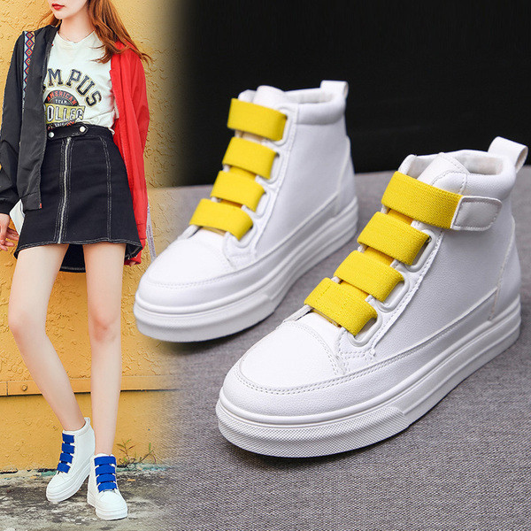 Öko bőrből készült női sportcipő fehér színben, színes nyakkendőkkel