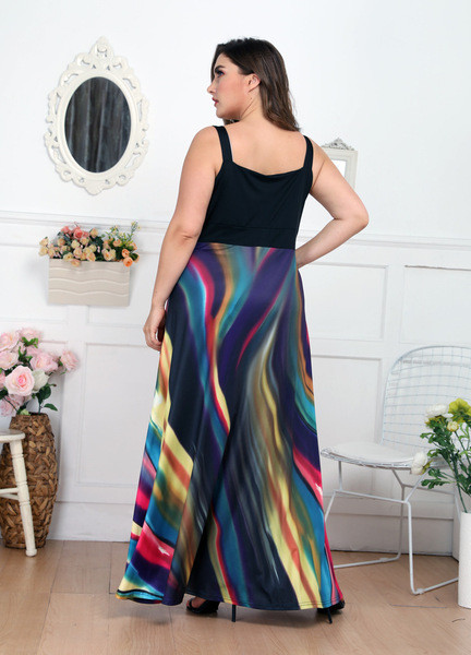 Női színes ruha pántokkal