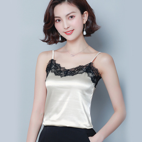 Modern női felső, öt színben, csipkével