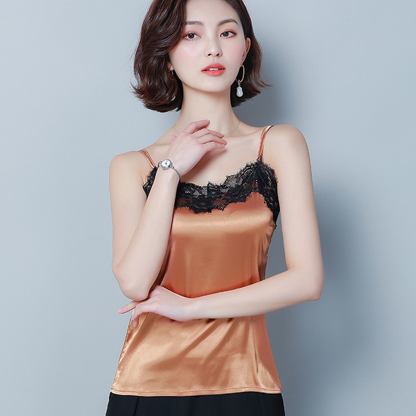 Modern női felső, öt színben, csipkével