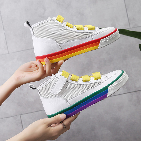Nyári női tornacipő fehér színben, színes elemekkel