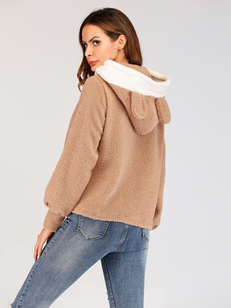 Modern női blúz zsebbel és 3D elemmel, barna színben