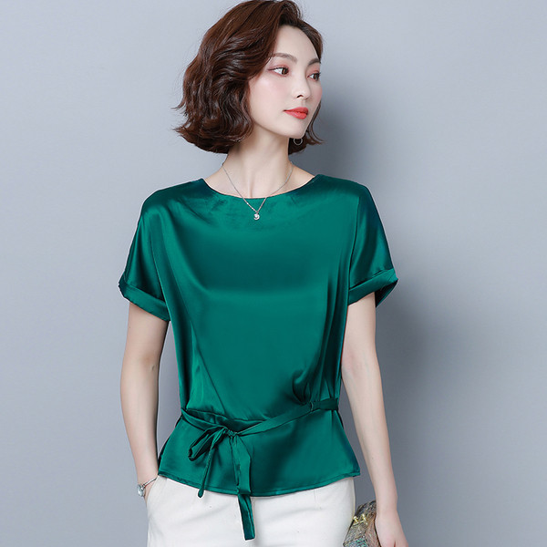 Modern női blúz három színben, nyakkendővel